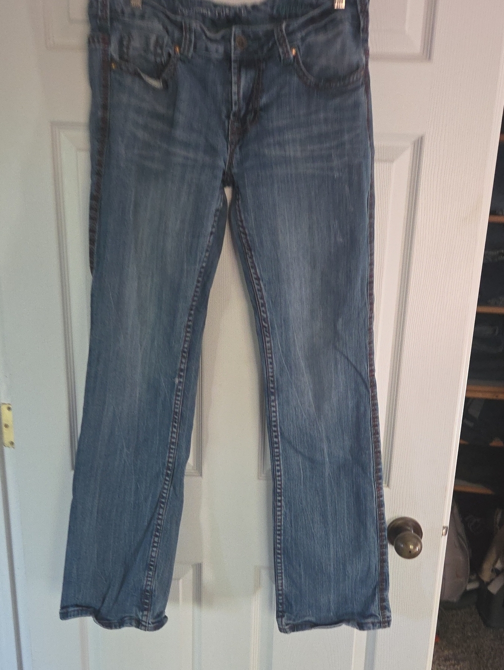 Cowgirl Tuff Women's Boot Cut Jeans in Medium Blue